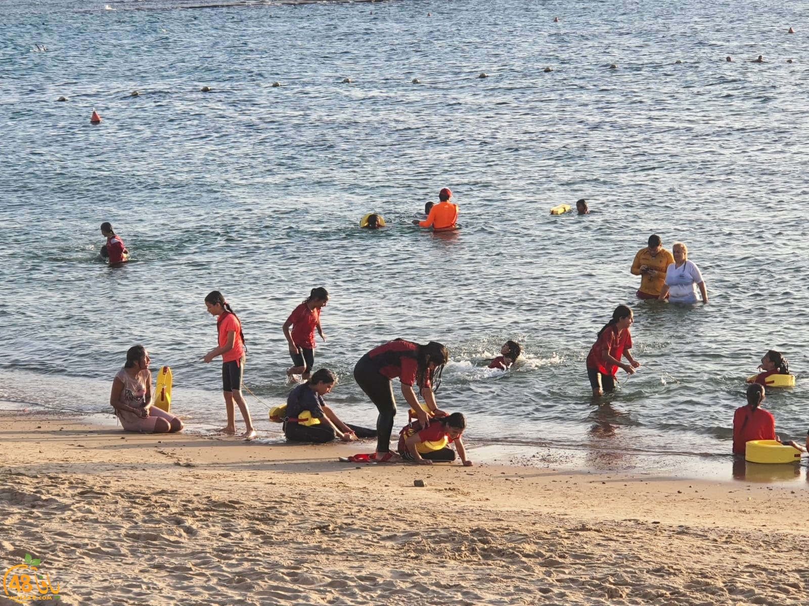  يافا: مركز دافيس لويس يختتم دورة الانقاذ البحري للفتيات